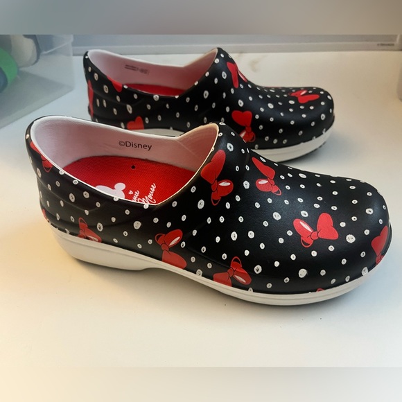Crocs “Minnie Mouse” clog shoes - Picture 4 of 7